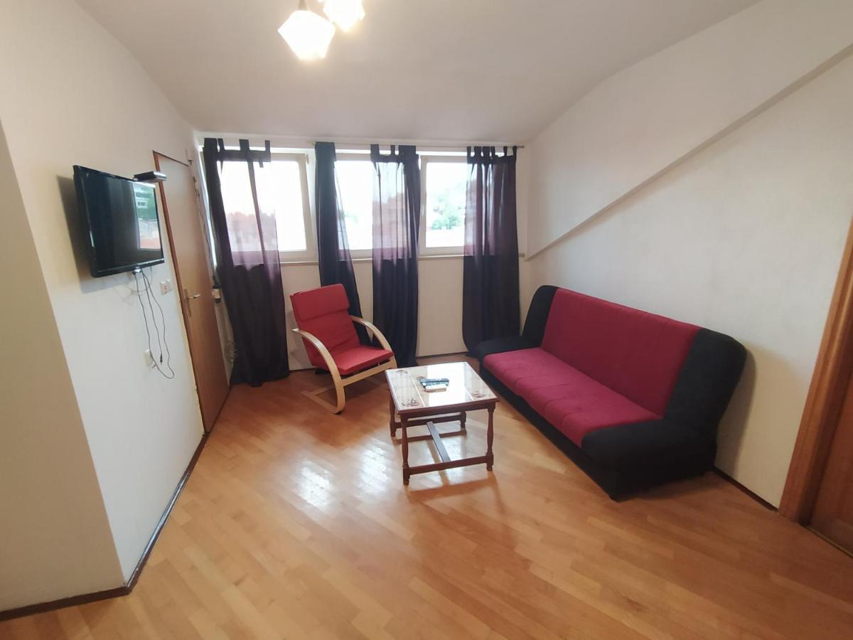 Dejan Apartment-Top Centar بولا الغرفة الصورة